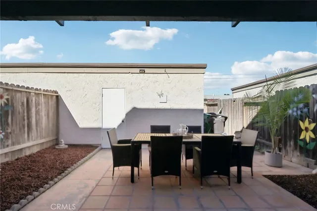 $784,900 | 5566 Aldershot Walk, Westminster, CA 92683