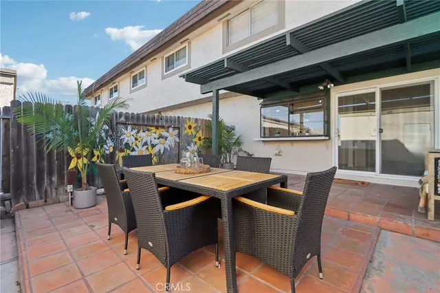 $784,900 | 5566 Aldershot Walk, Westminster, CA 92683