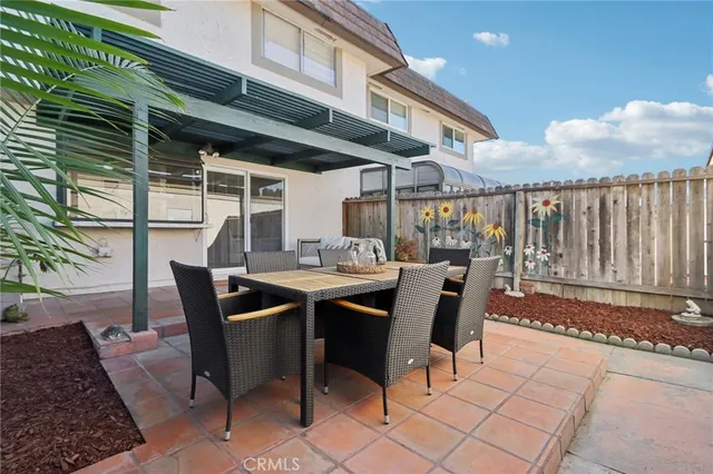 $784,900 | 5566 Aldershot Walk, Westminster, CA 92683