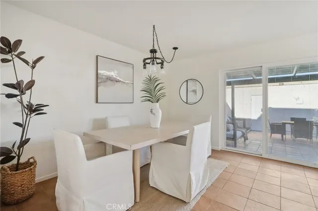 $784,900 | 5566 Aldershot Walk, Westminster, CA 92683