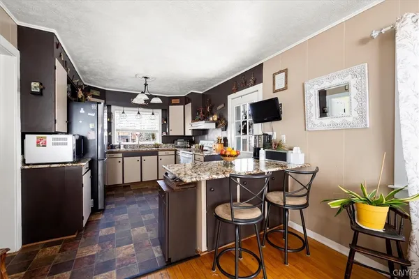 $184,900 | 337 Mac Arthur Parkway, Oneida, NY 13421