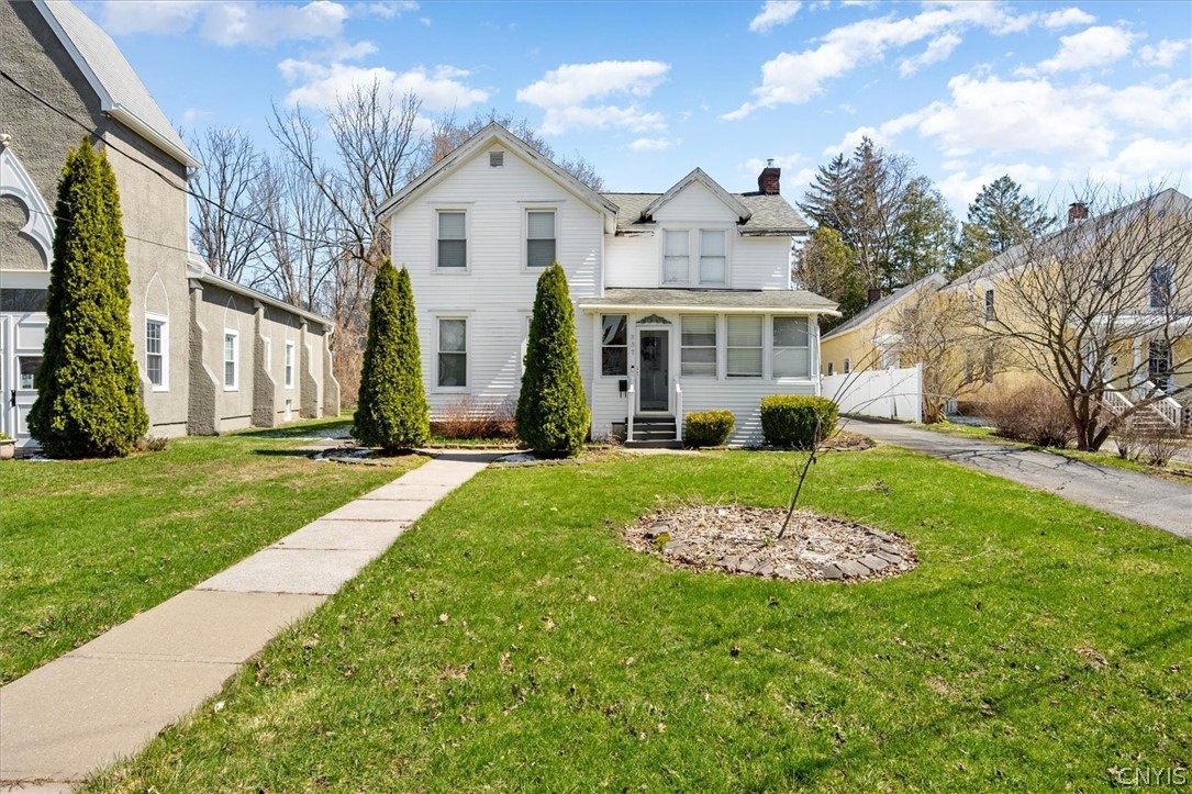 337 Mac Arthur Parkway Oneida, NY 13421 - Photo 2 of 46