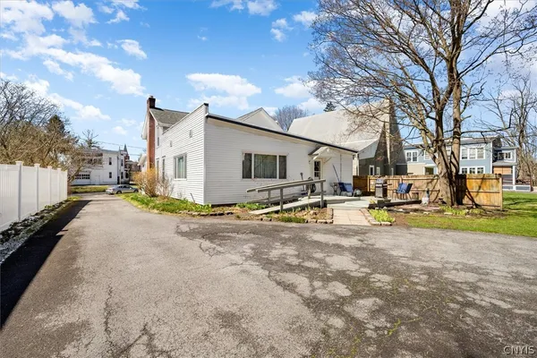 $184,900 | 337 Mac Arthur Parkway, Oneida, NY 13421