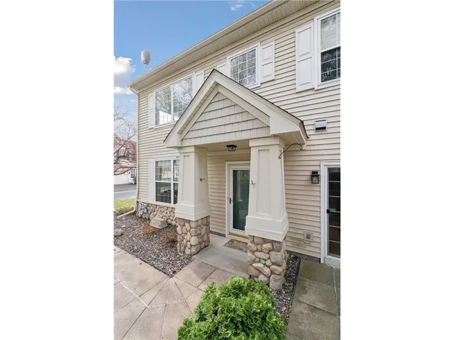 $2,750 | 13750 54th Avenue North, Unit 106, Plymouth, MN 55446