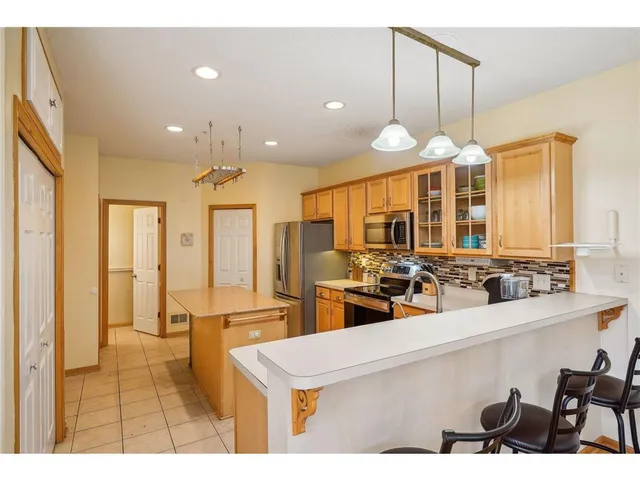 $2,750 | 13750 54th Avenue North, Unit 106, Plymouth, MN 55446