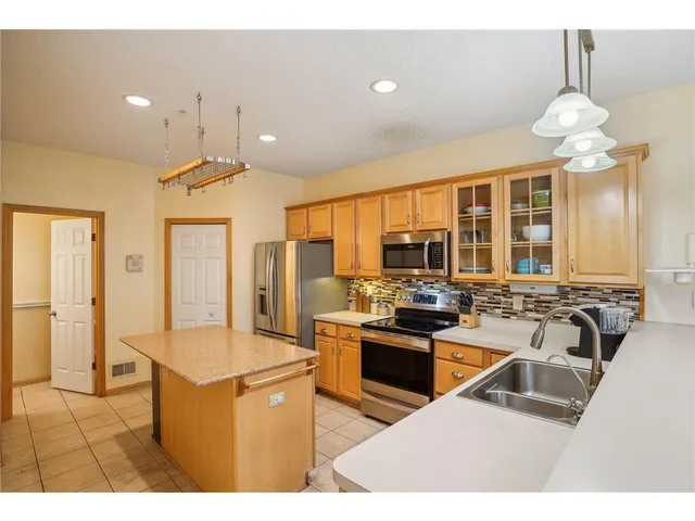 $2,750 | 13750 54th Avenue North, Unit 106, Plymouth, MN 55446