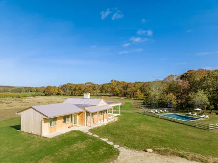 677 Lumber Lane, Bridgehampton, NY 11932