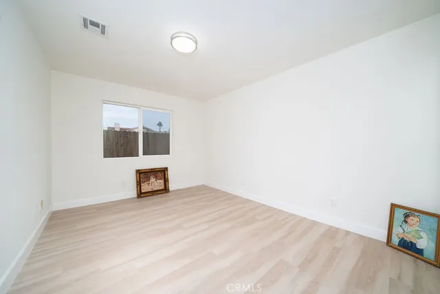 a view of a livingroom with a workspace
