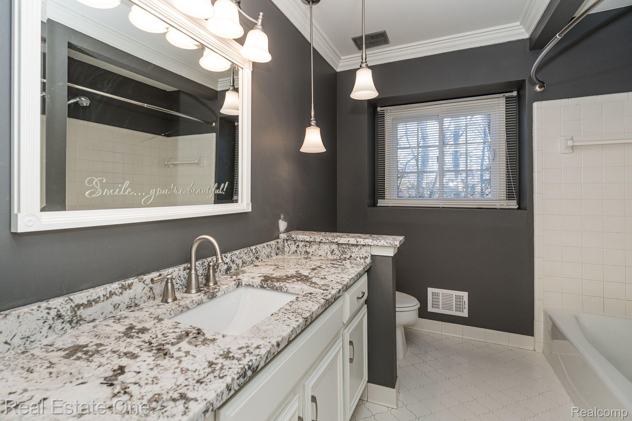 210 Chalmers Drive Rochester, MI 48309 - Photo 17 of 26 Gallery Image 17