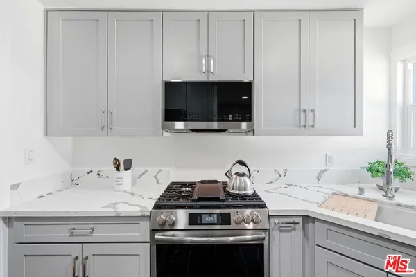 $1,044,990 | 11934 South Van Ness Avenue, Hawthorne, CA 90250