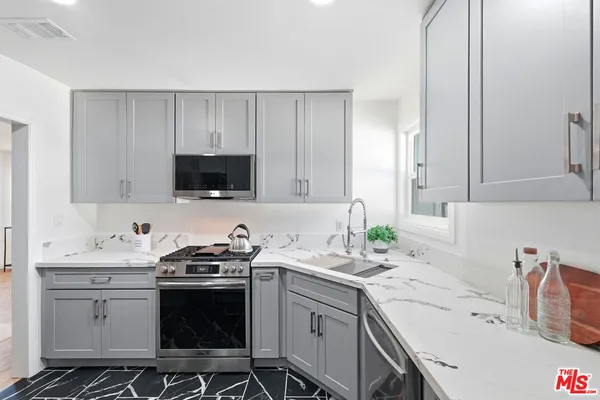 $1,044,990 | 11934 South Van Ness Avenue, Hawthorne, CA 90250