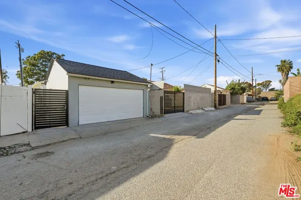 $1,044,990 | 11934 South Van Ness Avenue, Hawthorne, CA 90250
