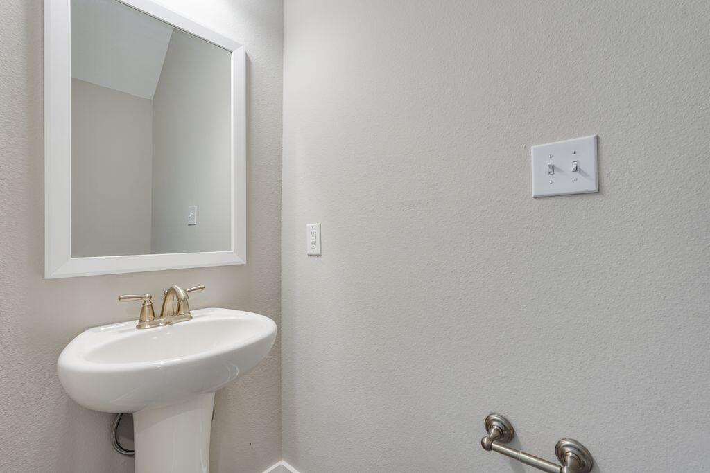 60 Date Palm Lane Freeport, FL 32439 - Photo 11 of 26 a bathroom with a sink and a mirror