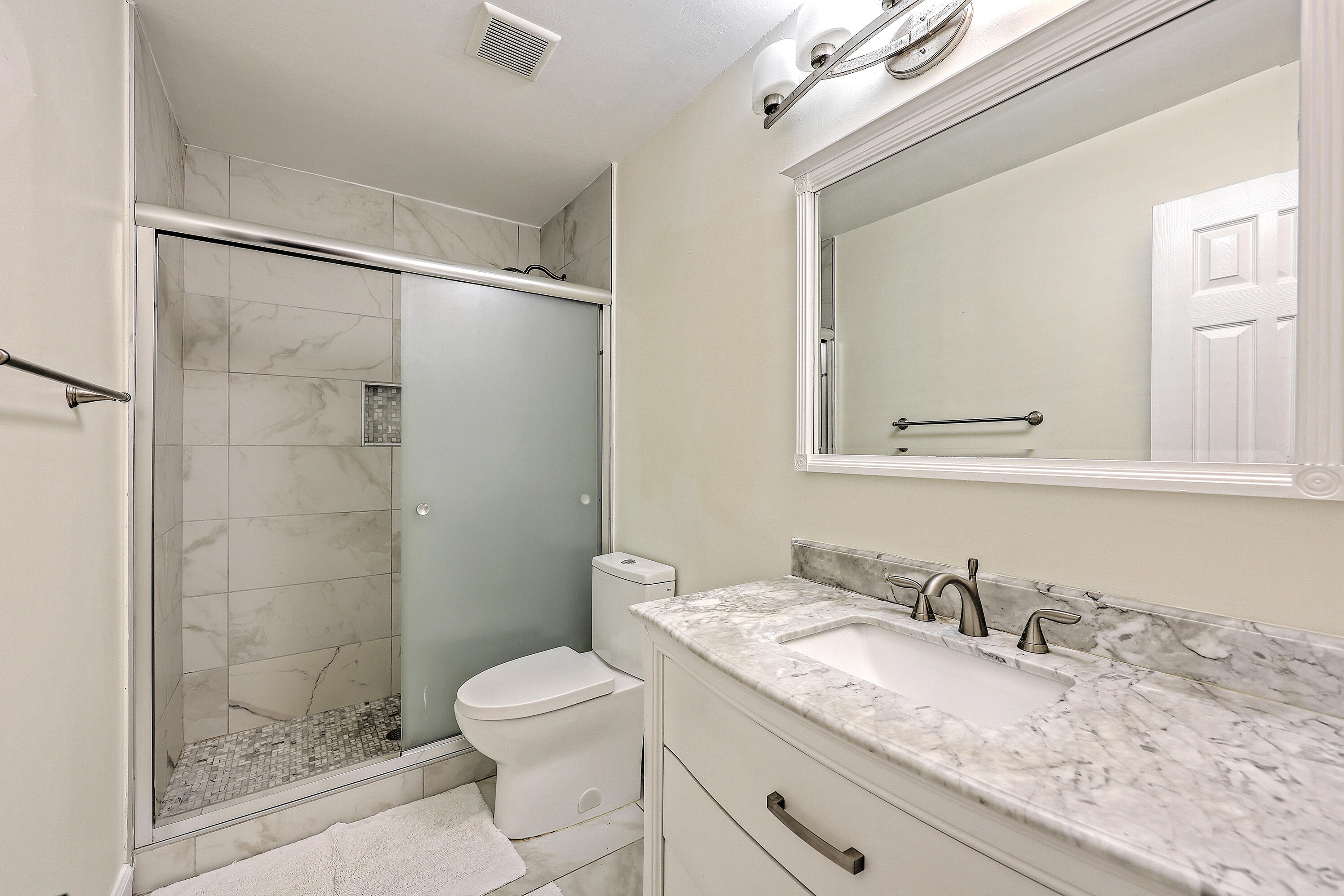 7950 New Ryder Road North Charleston, SC 29406 - Photo 25 of 33 Upstairs guest bath