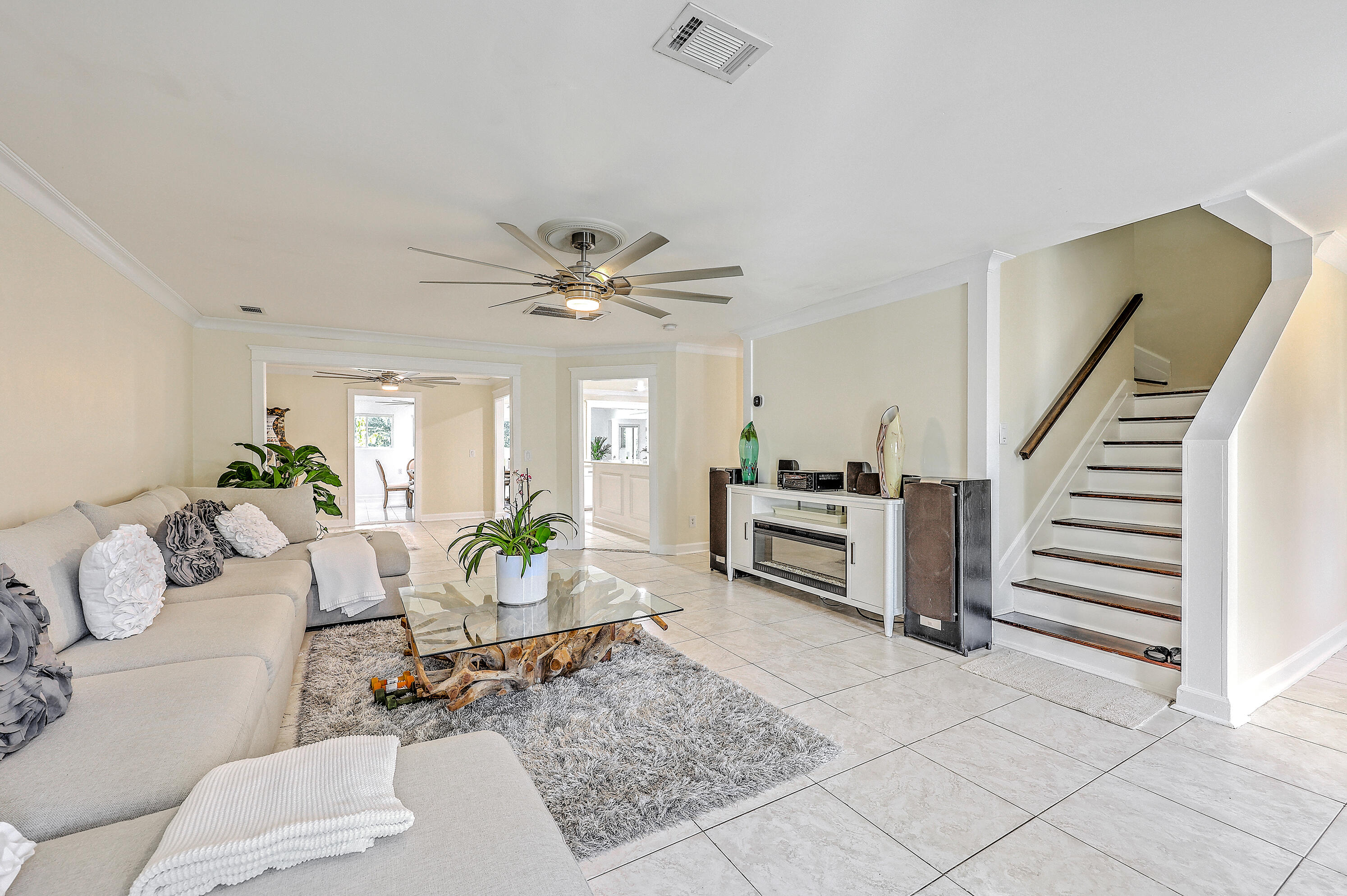 7950 New Ryder Road North Charleston, SC 29406 - Photo 5 of 33 Living room towards kitchen