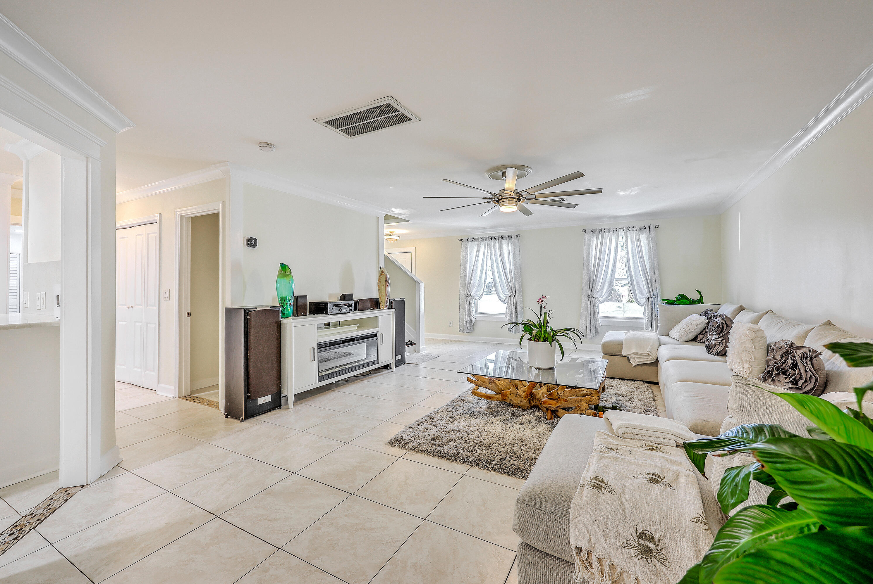 7950 New Ryder Road North Charleston, SC 29406 - Photo 6 of 33 Living room towards front
