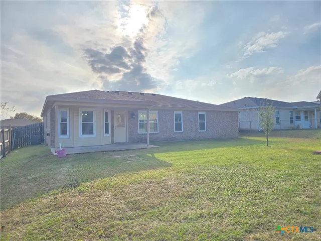 a view of a house with a backyard