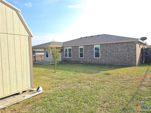 a view of a house with a backyard
