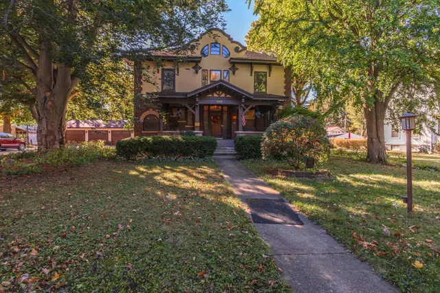 $574,900 | 1111 East Grove Street, Bloomington, IL 61701