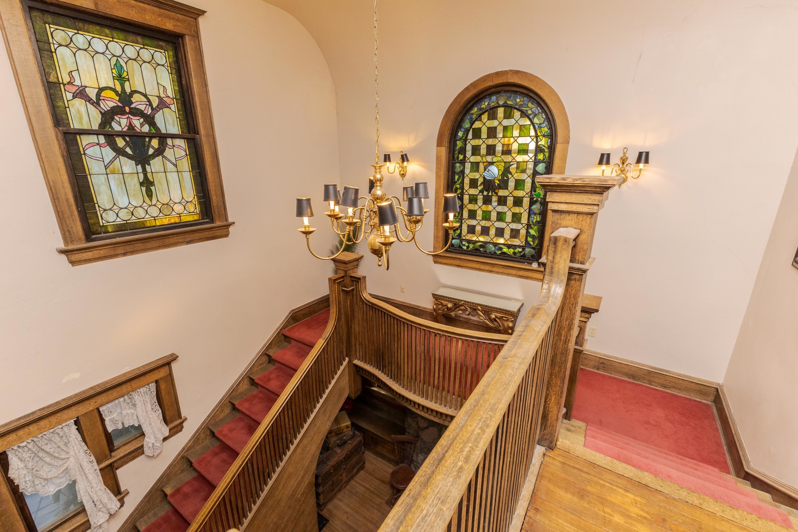 1111 East Grove Street Bloomington, IL 61701 - Photo 28 of 56 a view of an entryway with a table