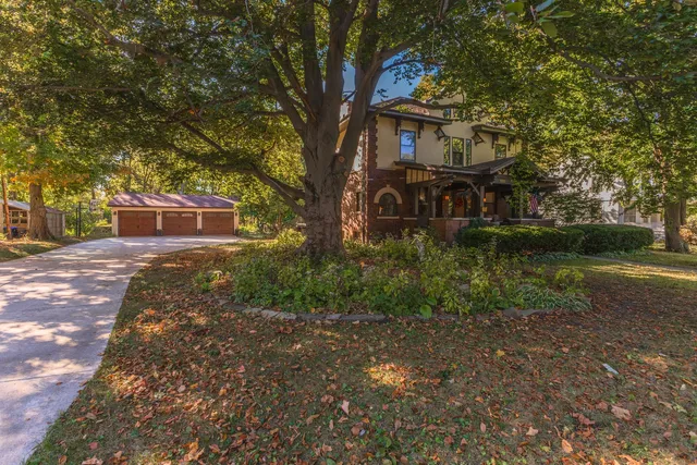 $574,900 | 1111 East Grove Street, Bloomington, IL 61701