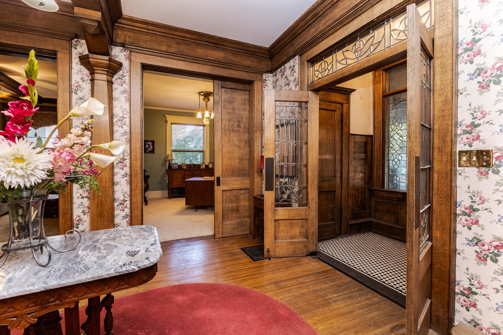 1111 East Grove Street Bloomington, IL 61701 - Photo 10 of 56 a living room with furniture and a potted plant