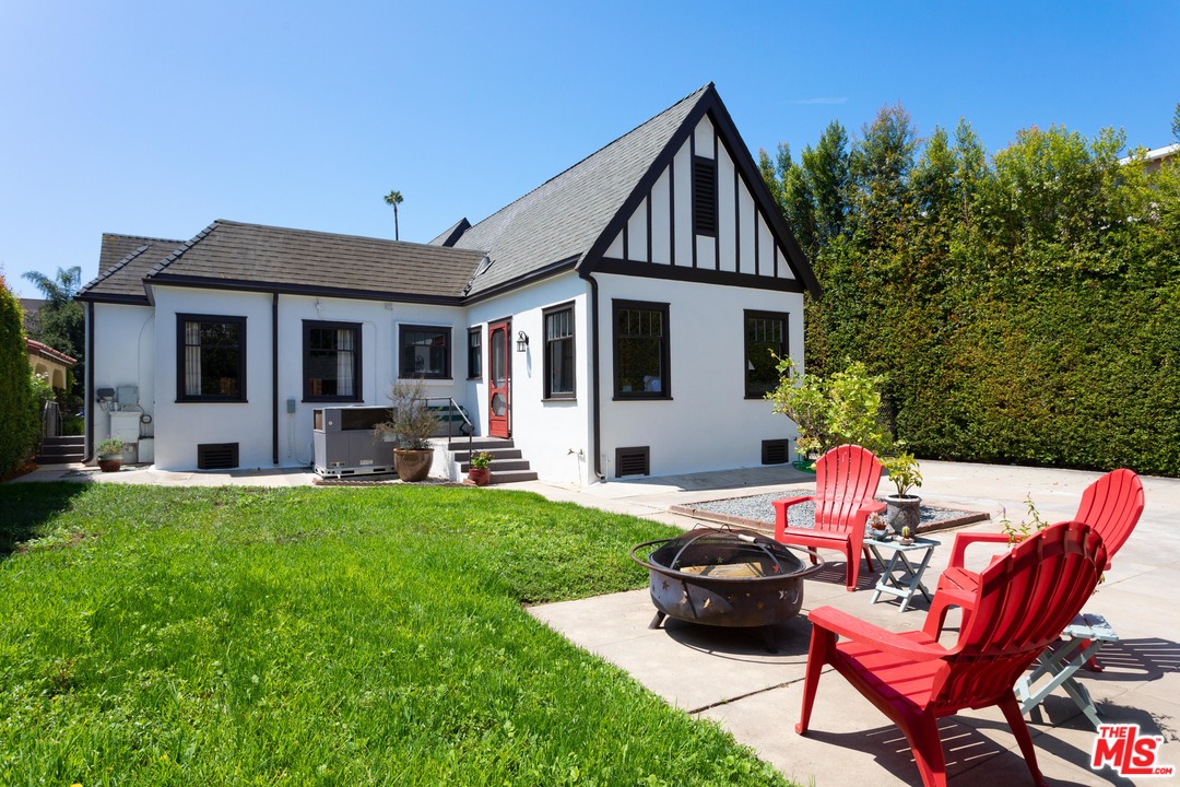 6151 Barrows Drive Los Angeles, CA 90048 - Photo 22 of 25 a view of a house with backyard and sitting area