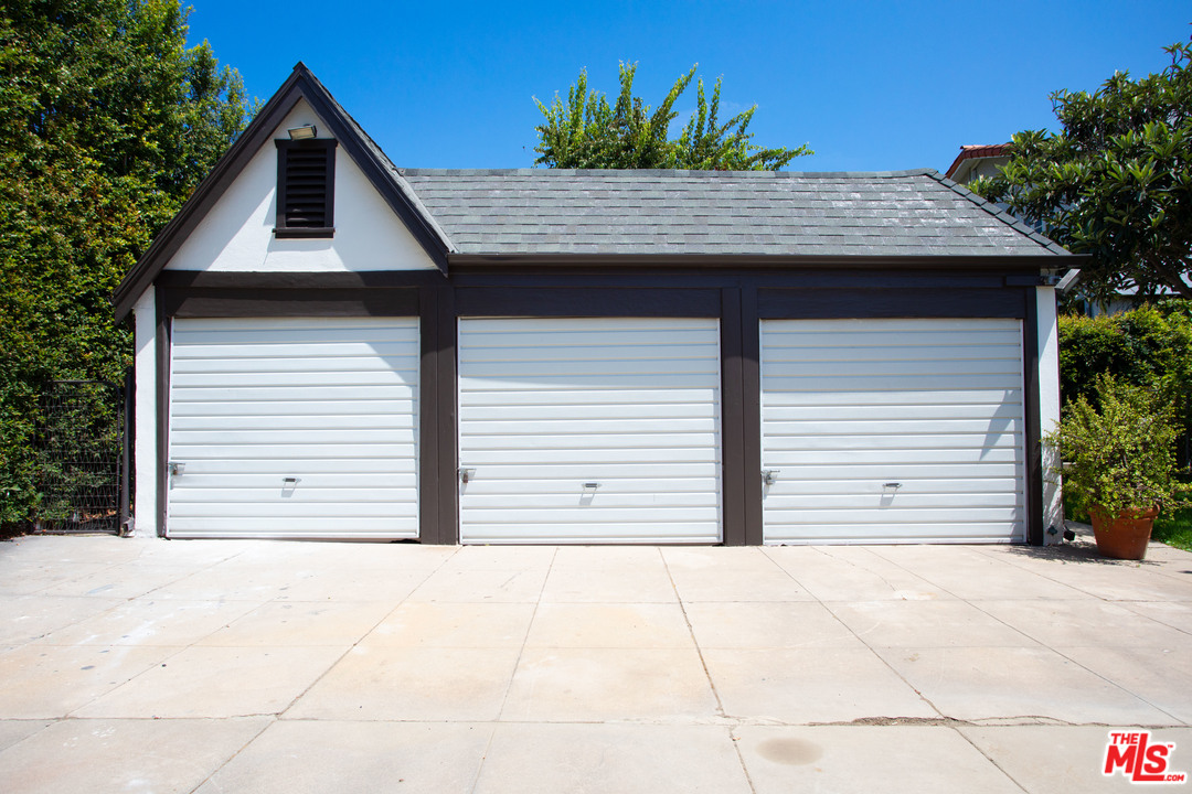 6151 Barrows Drive Los Angeles, CA 90048 - Photo 24 of 25 a house with a wooden door
