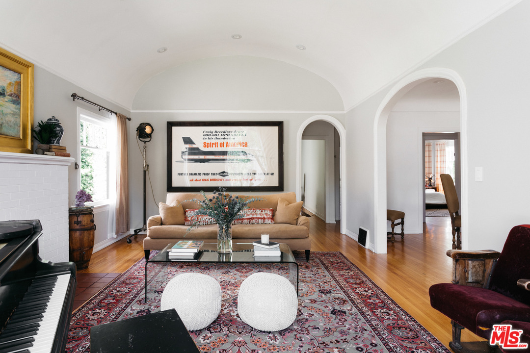 6151 Barrows Drive Los Angeles, CA 90048 - Photo 4 of 25 a living room with furniture rug and wooden floor