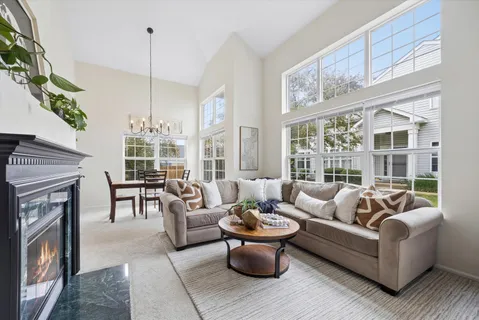 $359,900 | 121 South Barton Trail, Batavia, IL 60510