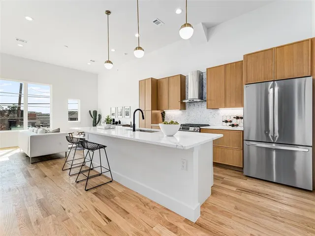 $489,000 | 2080 Kelly Avenue, Unit 105, Dallas, TX 75215