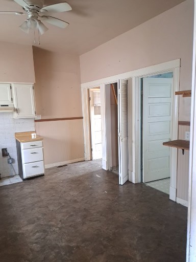 29 West 33rd Place Steger, IL 60475 - Photo 3 of 6 an empty room with windows