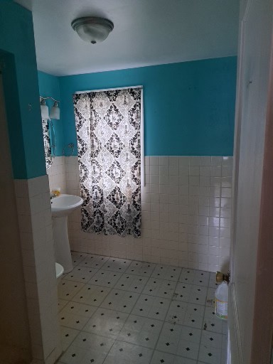 29 West 33rd Place Steger, IL 60475 - Photo 6 of 6 a bathroom with a toilet and a shower curtain