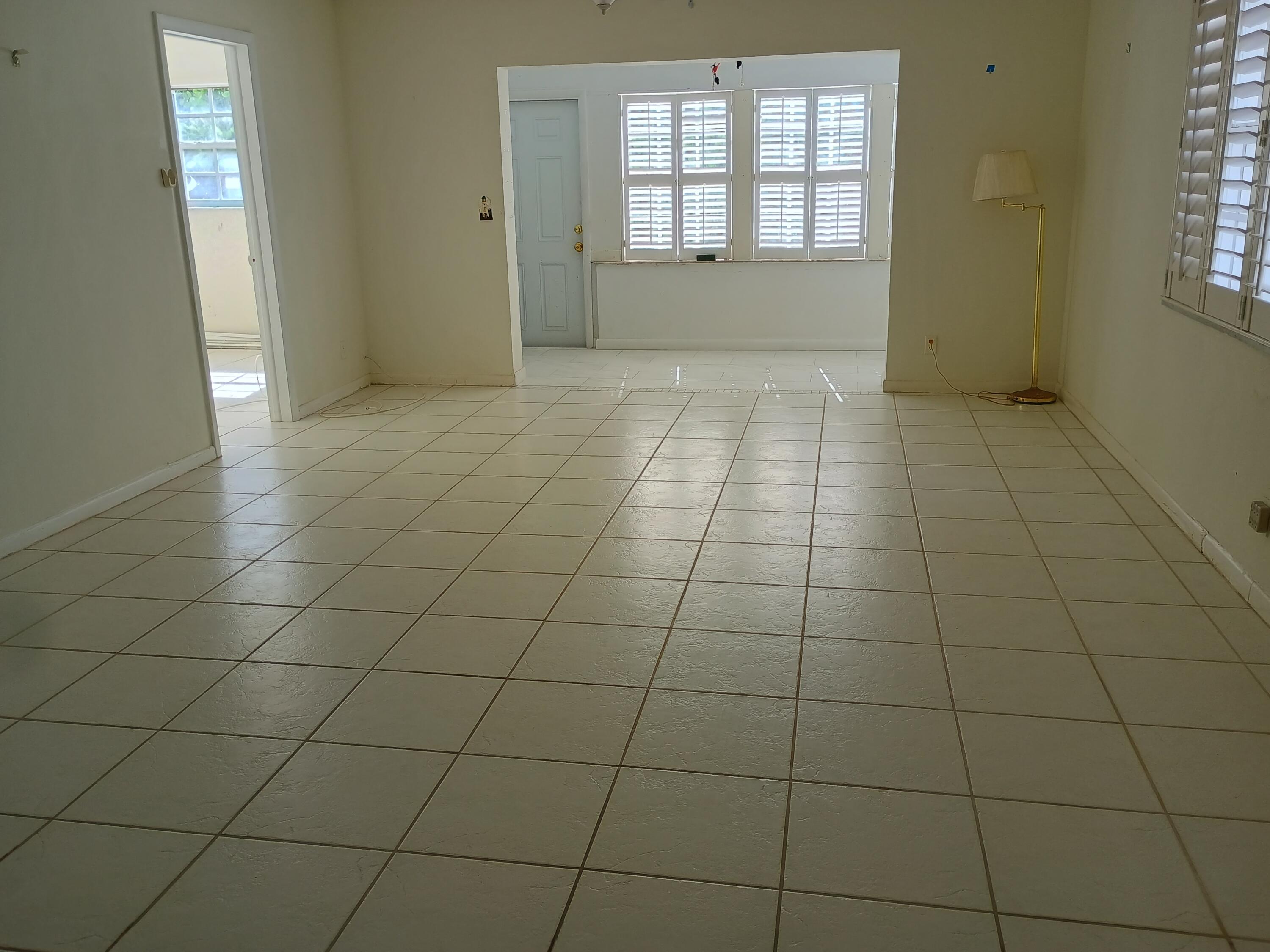 5505 North Ocean Boulevard, Unit 8110 Ocean Ridge, FL 33435 - Photo 12 of 18 a view of an empty room and window