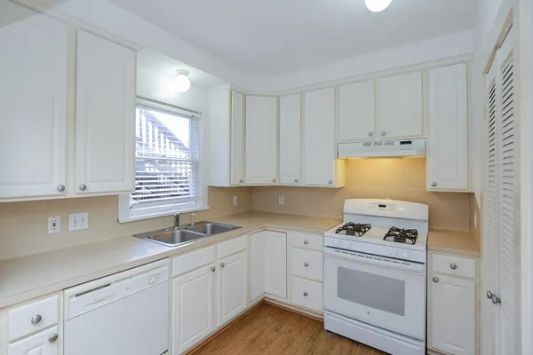 $2,100 | 1632 Bonnie Brae Street, Unit A, Houston, TX 77006