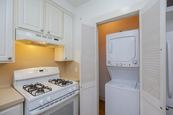 $2,100 | 1632 Bonnie Brae Street, Unit A, Houston, TX 77006