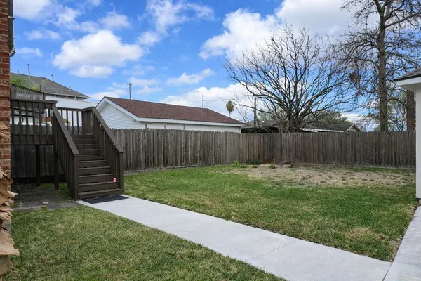 $2,100 | 1632 Bonnie Brae Street, Unit A, Houston, TX 77006