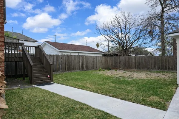 $2,100 | 1632 Bonnie Brae Street, Unit A, Houston, TX 77006