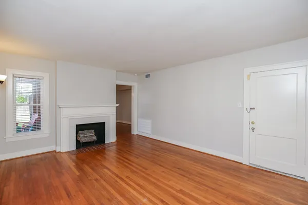 $2,100 | 1632 Bonnie Brae Street, Unit A, Houston, TX 77006