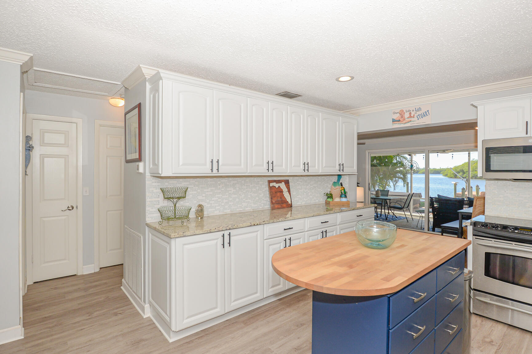 110 Southwest Hideaway Place Stuart, FL 34994 - Photo 8 of 35 LR-6986