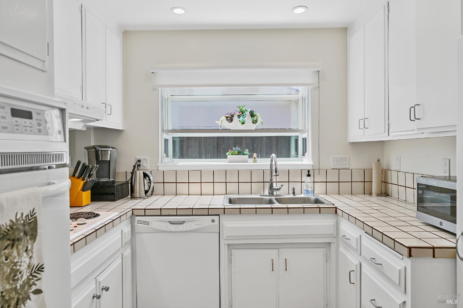 38 San Ramon Way Novato, CA 94945 - Photo 15 of 30