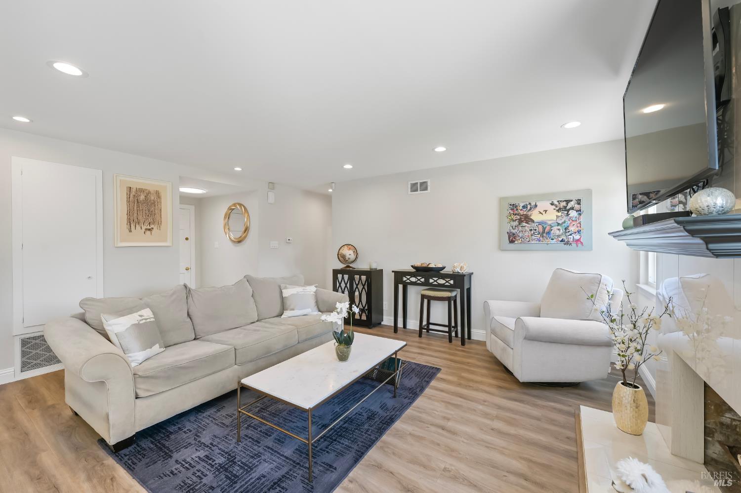 38 San Ramon Way Novato, CA 94945 - Photo 6 of 30