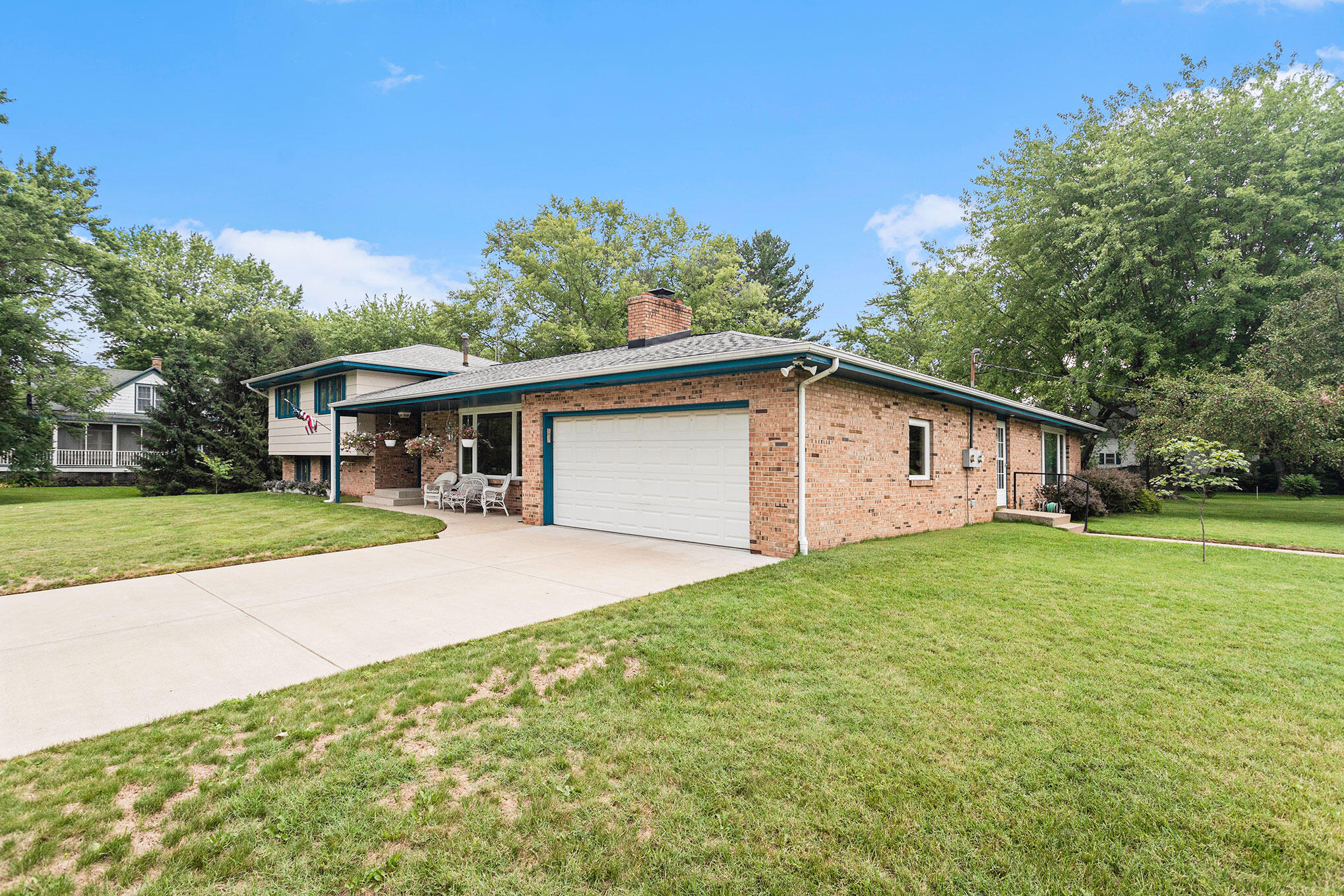 12891 Flynn Road Sawyer, MI 49125 - Photo 4 of 39 Garage view