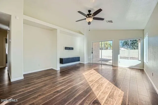 $2,000 | 15436 West Port Royale Lane, Surprise, AZ 85379