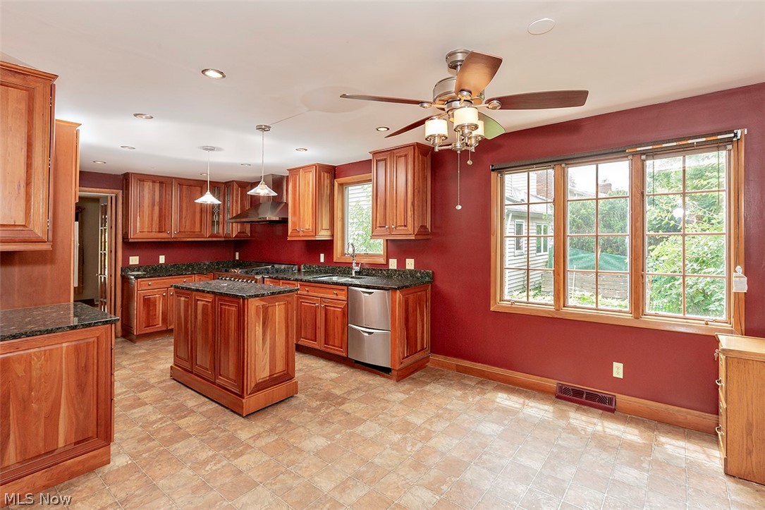 1108 Dorsh Road Cleveland, OH 44121 - Photo 8 of 28 Gallery Image 8