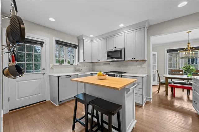 $995,000 | 416 Pine Manor Drive, Wilmette, IL 60091