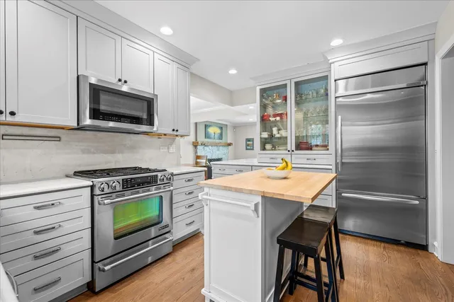 $995,000 | 416 Pine Manor Drive, Wilmette, IL 60091