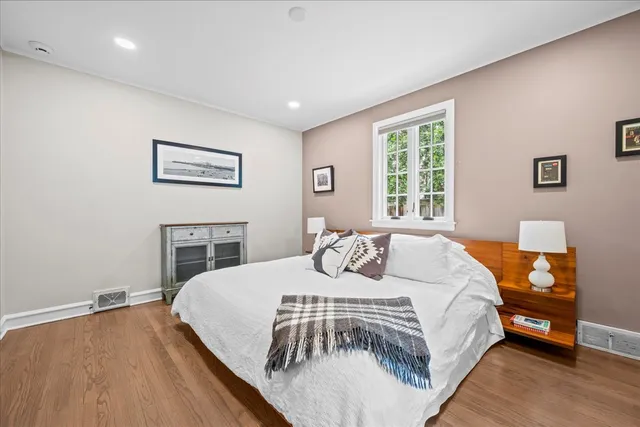 $995,000 | 416 Pine Manor Drive, Wilmette, IL 60091