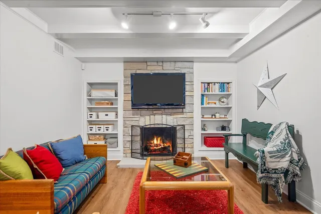 $995,000 | 416 Pine Manor Drive, Wilmette, IL 60091