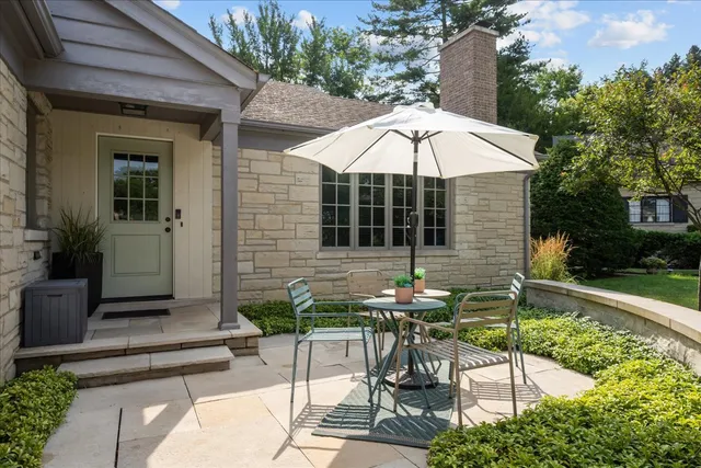 $995,000 | 416 Pine Manor Drive, Wilmette, IL 60091